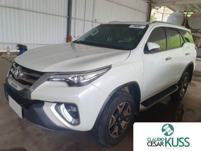 TOYOTA HILUX SW4 19/19