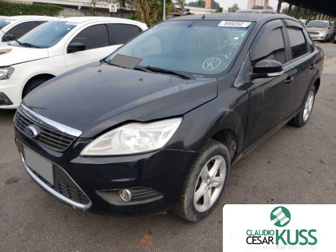 FORD FOCUS SEDAN 10/10